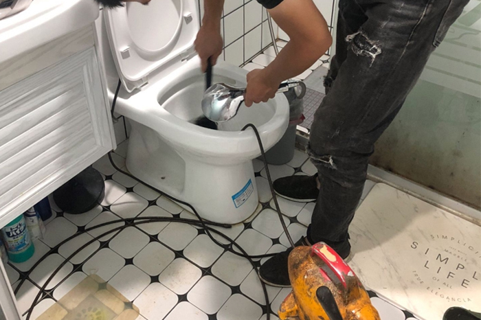 洛南马桶堵塞自己疏通还是找师傅?专业上门服务让你省时更省心